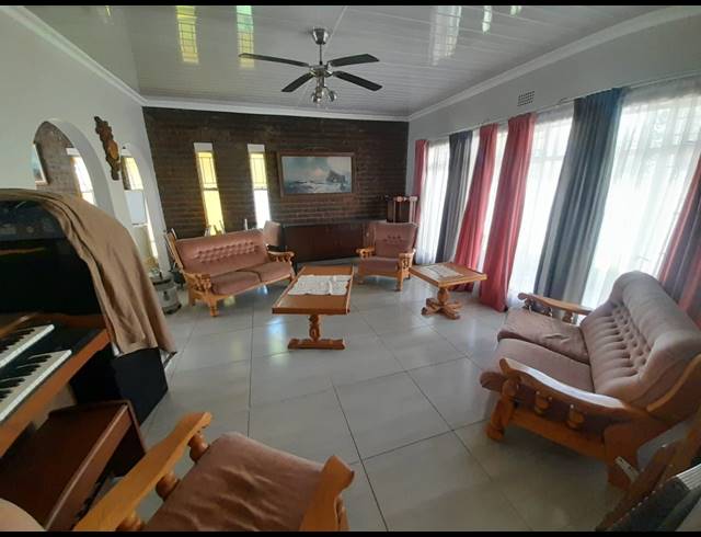 4 BEDROOM HOUSE FOR SALE IN OOS EINDE